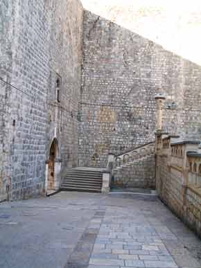 CastleWall-v-042805-738a
