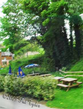 RoadsidePicnicTable-050405-1152a