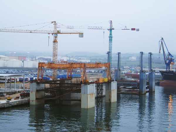 CivitavecchiaPort-042605-625a