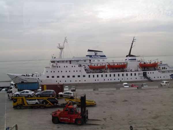 AcorLineShip@dock-042005-854a